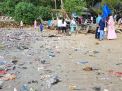 Berita Foto: Pantai Kelapa di Tuban Ternoda Sampah