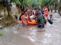 Foto Prajurit TNI Evakuasi Bayi Saat Madiun Banjir Viral