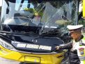 Bus Rombongan Pariwisata Tabrak Gerbang Jembatan Suramadu
