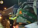 Sopir Ngantuk, Truk Muat Air Tabrak Gerbang Tol Manyar Gresik