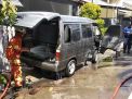 Korsleting, Daihatsu Zebra di Surabaya Hangus Terbakar