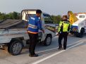 Tabrak Guardrail di Tol Pasuruan, Mobil Pikap Terguling