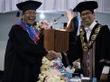 Gondo Wisudawan Tertua ITS Lulus di Usia 71 Tahun