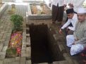 Foto: Liang Lahat Makam Gus Solah Dipersiapkan