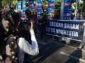 Aksi Laskar Sasak NTB Bagikan Ribuan Masker dan Dukung Omnibus Law