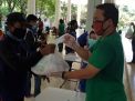 Alumni ITS Bagikan Sembako ke Warga Terdampak Virus Corona di Surabaya