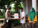 Polisi Berbagi Paket Sembako untuk Korban Kecelakaan di Tulungagung