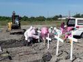 Foto: Pemakaman Peter A Rohi Secara Standar Covid-19 di Keputih