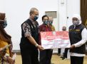 2.300 Lansia Terdampak Covid-19 di Jatim Dapat Bantuan Paket Sembako