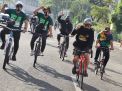 Foto: Machfud Arifin Gowes ke Tambak Dalam dan Disambut Antusias Warga