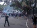 Demo Mahasiswa Tolak Omnibus Law di Malang Ricuh, Bus Polisi Dirusak