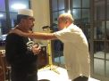 Habib Hasan Mulachela Beri Kopiah Putih ke Machfud Arifin