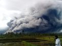 Gunung Semeru Kembali Luncurkan Awan Panas Sejauh 4,5 Kilometer