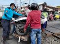 Terobos Palang Pintu di Surabaya, Seorang Biker Tewas Terseret KA