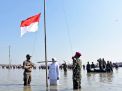 Marinir dan Warga Pesisir Surabaya Gelar Upacara Kemerdekaan ke-76 RI di Pantai