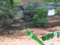 18 Rumah Nyaris Hanyut, Baru Dua KK yang Diungsikan