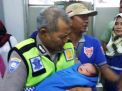 Bayi Dalam Kardus Dibuang di Pasar Loak Surabaya