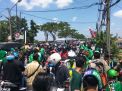 Akses GBT Macet Total, Bonek Pilih Jalan Kaki Demi Persebaya vs Arema