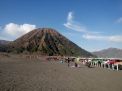 Wisatawan Lokal Banjiri Bukit Teletubbis Gunung Bromo
