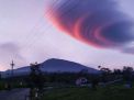 Subhanallah! Gunung Lawu 'Bertopi' Awan Aneh