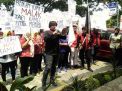Tuntut Pesangon, Puluhan Karyawan Rumah Sakit di Malang Unjuk Rasa