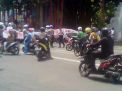 Puluhan Warga Demo Jalan Rusak Akibat Pertambangan di Banyuwangi