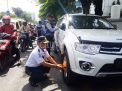 Razia Parkir Liar, Dishub Surabaya Gembok 4 Mobil dan  2 Ambulans