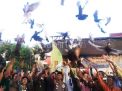 Lepas 1000 Merpati Sebagai Bentuk Kerukunan Umat Beragama di Surabaya