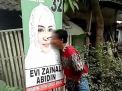 Beredar Video Poster Calon DPD Evi Zainal asal Pasuruan Diciumi
