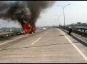 Korsleting Listrik, Mobil Warga Surabaya Terbakar di Jalan Tol Pandaan
