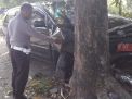 Mobil Dinas Pemkab Madiun Tabrak Pohon di Ngawi
