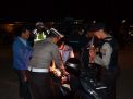 Kelabuhi Polisi, Pemuda ini Sembunyikan Miras di Dalam Jok Motor