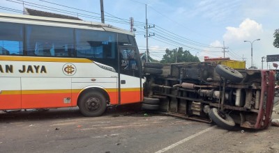 Fakta Pembunuhan, Bus Tabrak Truk, Tersambar Petir