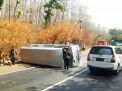 Minibus Rombongan Relawan Gempa Lombok Terguling di Ngawi
