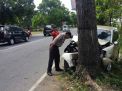 Kecelakaan di Ponorogo, Toyota Avanza Ringsek Menabrak Pohon