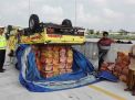 Kecelakaan di Tol Nganjuk-Madiun, Pikap Bermuatan Margarin Terbalik