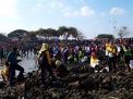 18 Ribu Warga Surabaya Kompak Bersih-bersih Pantai Kenjeran