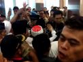 Suasana di Luar Arena Debat Pilgub Jatim Nyaris Ricuh