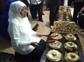 Mengintip Gaya Cagub Khofifah Bermain Gamelan