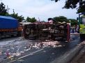 5 Kendaraan Terlibat Kecelakaan di Pasuruan, 1 Truk Terguling