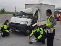 Diduga Mengantuk, Pikap Tabrak Truk di Tol Ngawi, 1 Tewas