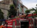 Ruko Tiga Lantai di Surabaya Terbakar