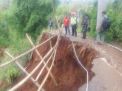 Jalan Penghubung Dua Kecamatan di Ponorogo Putus Akibat Longsor