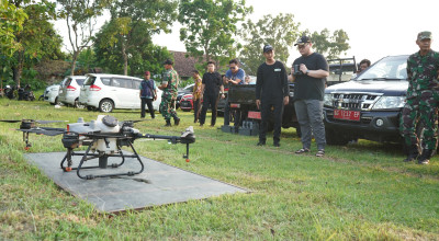 Tarik Minat Milenial, Mas Dhito Beri Bantuan 5 Drone Pertanian