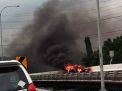 Kecelakaan di Tol Waru, Toyota Yaris Hangus Terbakar