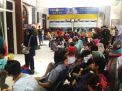 Pemudik Antre Tiket Sejak Pukul 04.00 WIB di Stasiun Gubeng Surabaya