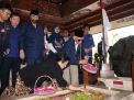 Surya Paloh Ziarah ke Makam Bung Karno di Blitar