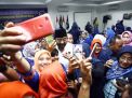 Surya Paloh Jadi Rebutan Srikandi NasDem di Surabaya