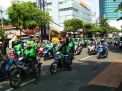 Bawa 7 Tuntutan, Ratusan Driver Ojek Online Gelar Aksi di Surabaya