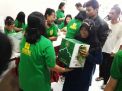 Jemaat Gereja di Tulungagung Bagi 2200 Parsel Lebaran